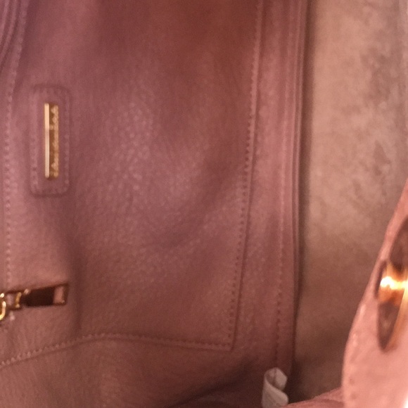 Chic New Vegan Leather Tote Bag - Picture 9 of 11